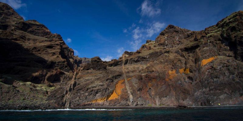 Los Gigantes Cliffs